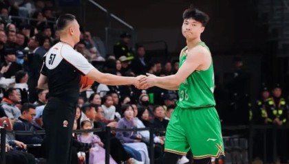 MK体育-击败新疆2将回暖太及时！鄢手骐全面输出，哈维精准三分增加轮换