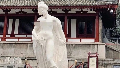 MK体育app下载-贵妃半裸出浴雕像被指“不雅观”