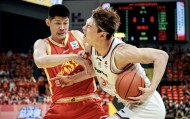 MK体育官方入口-随着上海男篮不敌浙江广厦，大比分扳成3-1，胡金秋高效发挥，孙铭徽遭弃用，上海男篮古德温低迷
